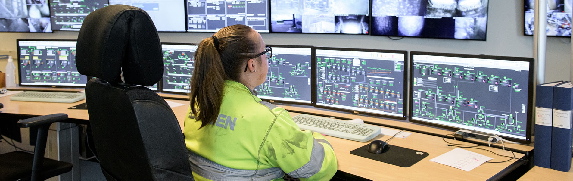 Employee in control room Concentrator